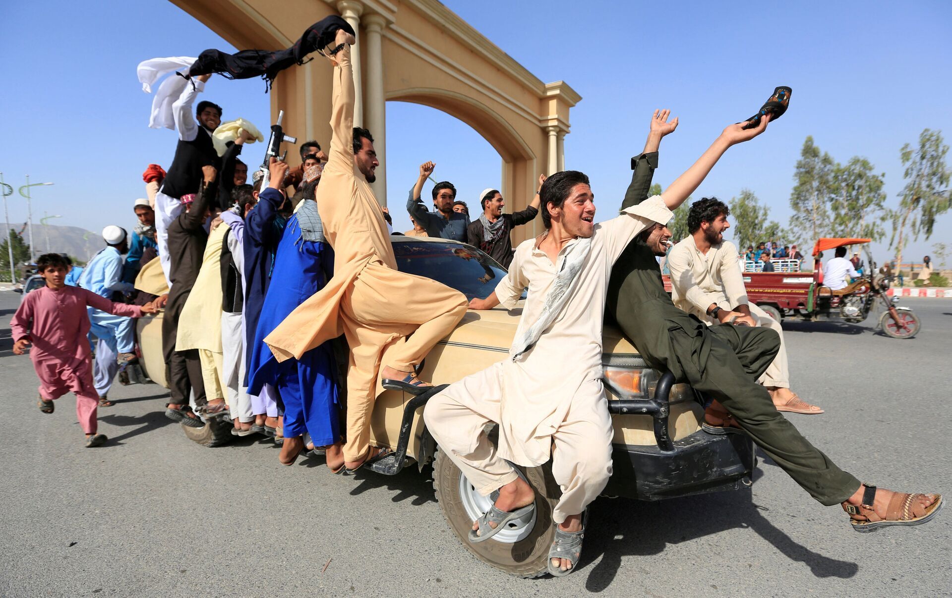 چند میلیون افغانی در ایران ساکن هستند؟