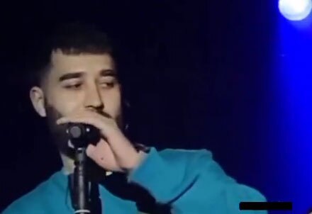 قطع سیم بلندگوی کنسرت یک خواننده توسط مردم!