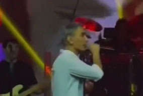 پدال جالب شادمهر عقیلی برای خوانندگی با پلی بک!