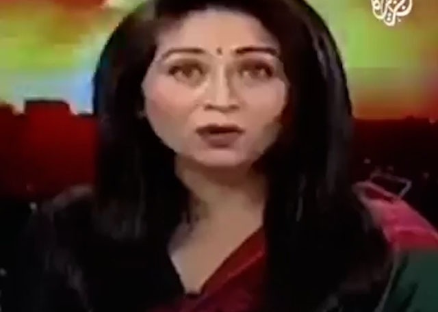 درگیری یک صهیونیست با زن هندی سر لباسش!