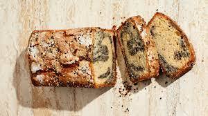 طرز تهیه کیک کنجدی دو رنگ با طرح گردابی