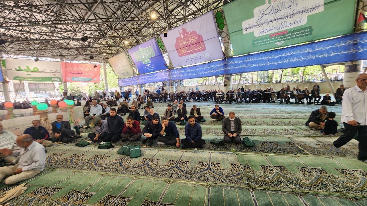 تصاویر نماز جمعه به امامت کاظم صدیقی؛ صف‌های خالی