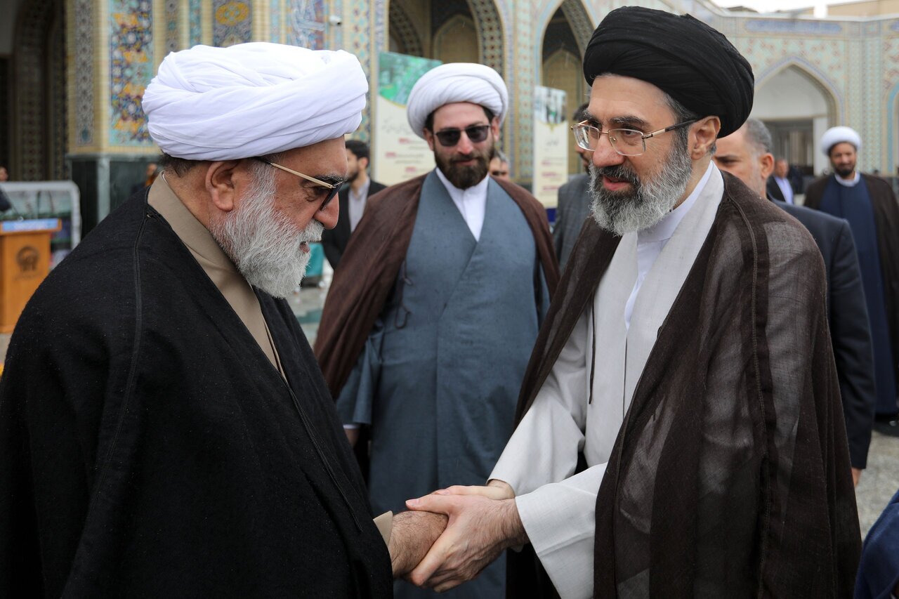 حضور فرزند رهبر انقلاب در  تشییع مرحوم الله احمدی