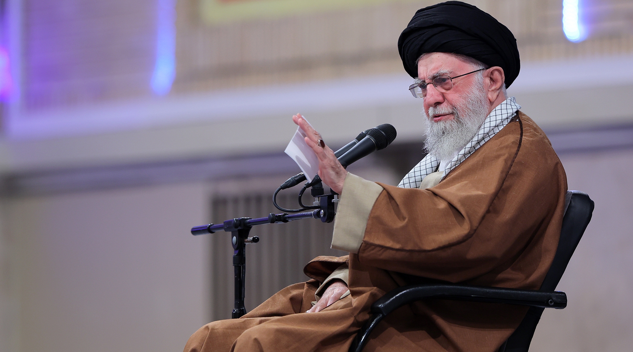 مخالفت صریح رهبر انقلاب با مذاکره با آمریکا: هوشمندانه، عاقلانه و شرافتمندانه نیست