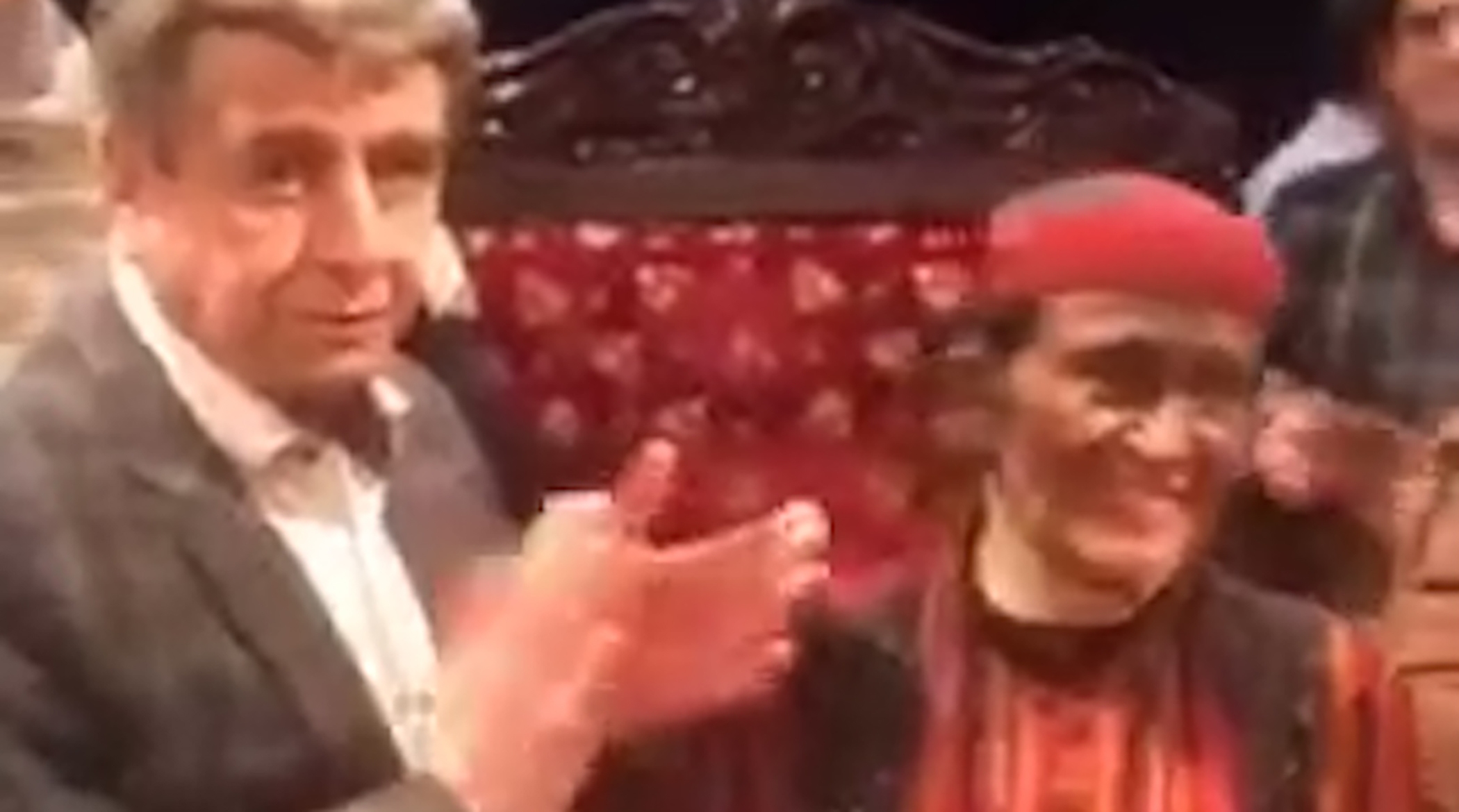 ویدیوی گلاب آدینه از منوچهر والی‌زاده