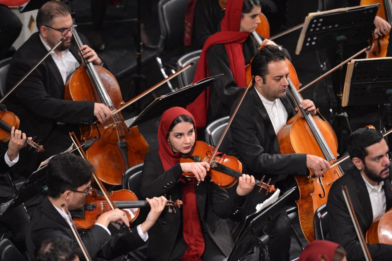 آخرین کنسرت، ارکستر سمفونیک تهران با «ترانه‌های کلاسیک» روی صحنه رفت