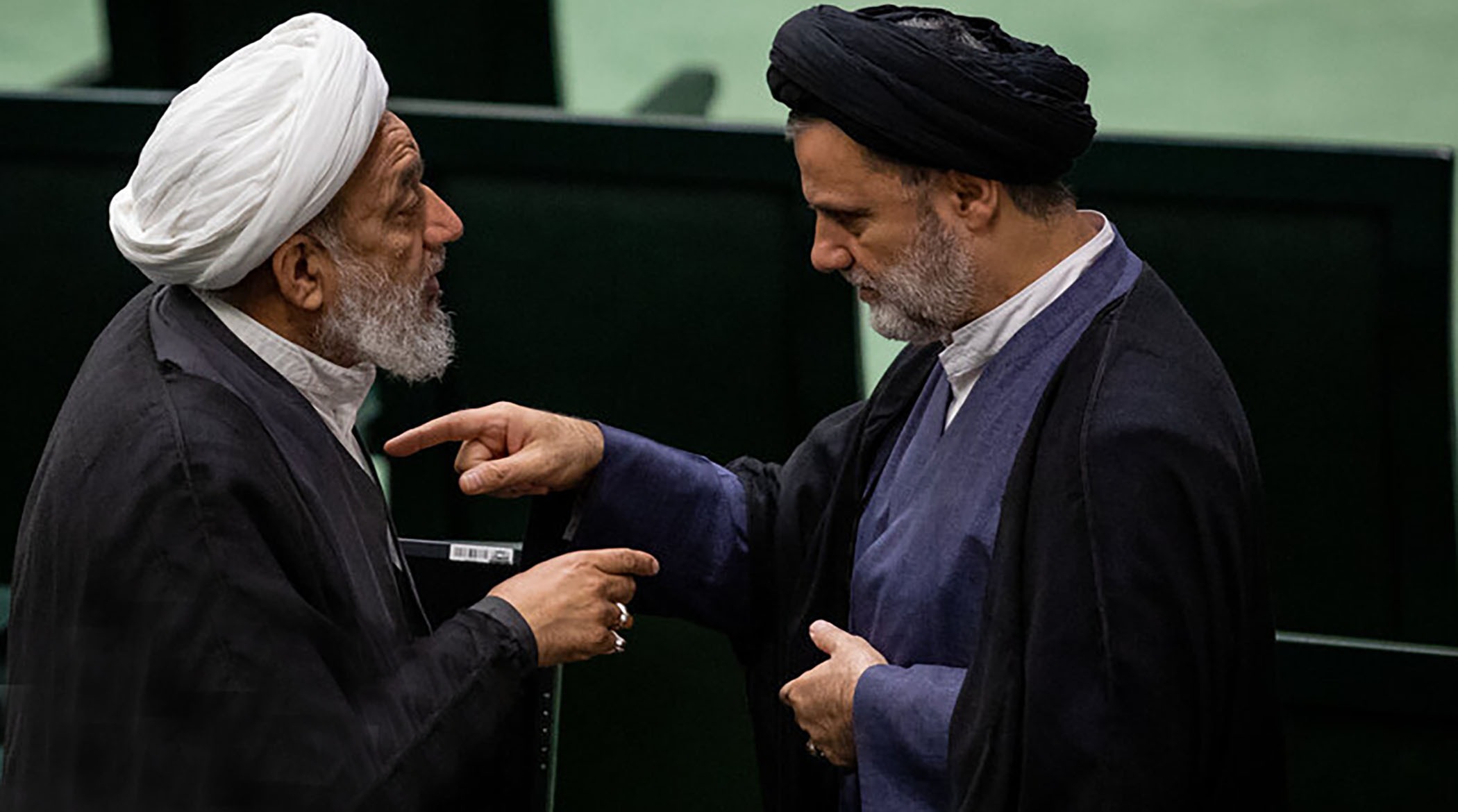 افشاگری عضو جبهه پایداری از پشت پرده امنیتی لایحه تضعیف نظام