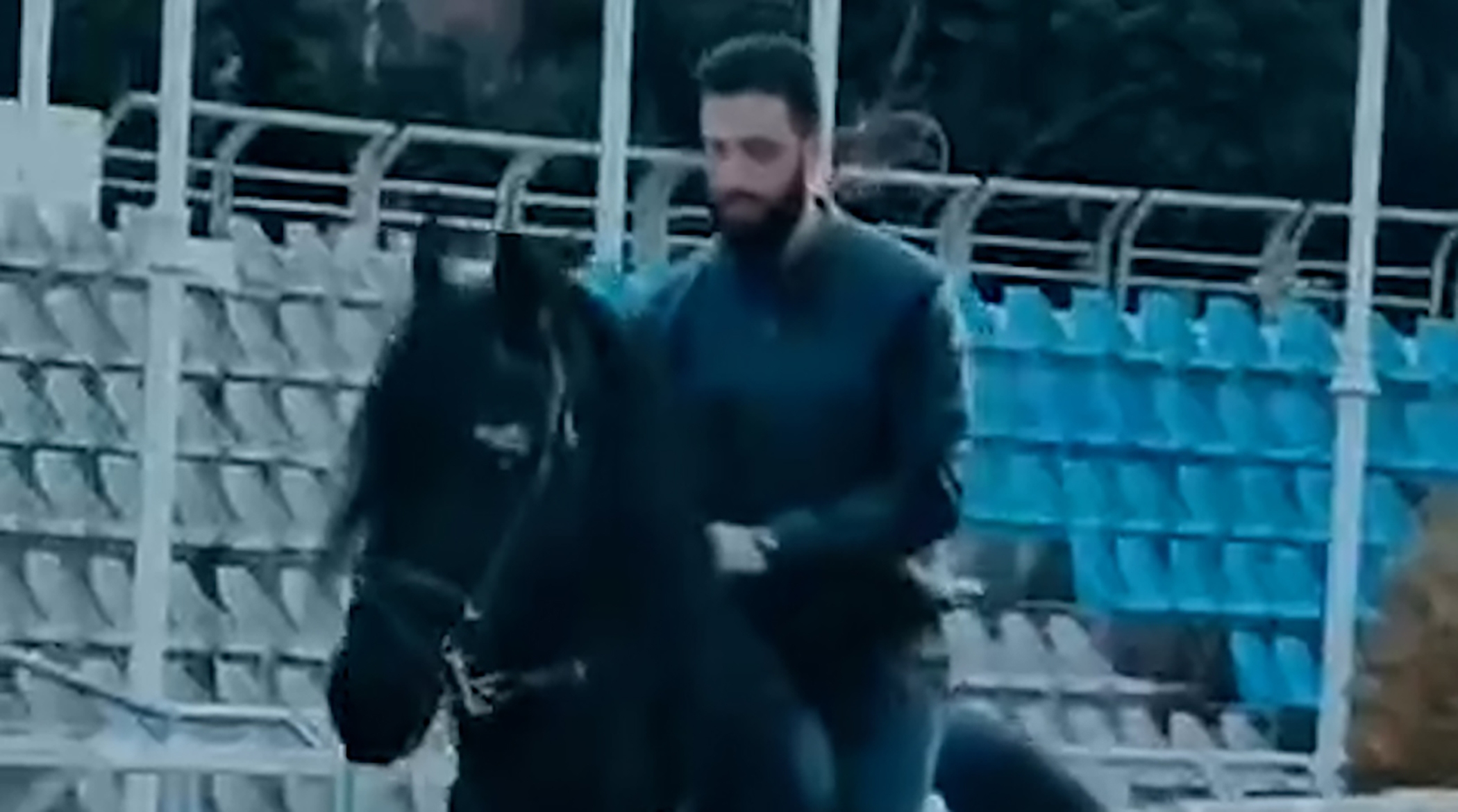 اسب سواری جولانی با آهنگ ضد ایرانی!