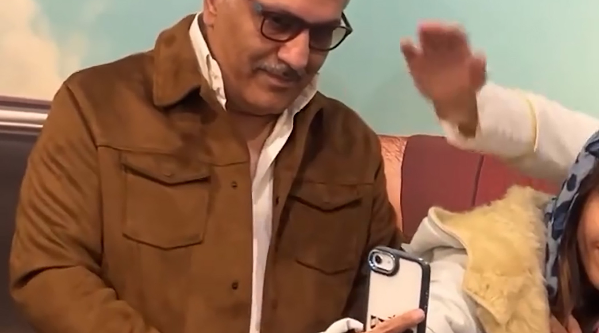 حرکت عجیب یک زن با مهران مدیری