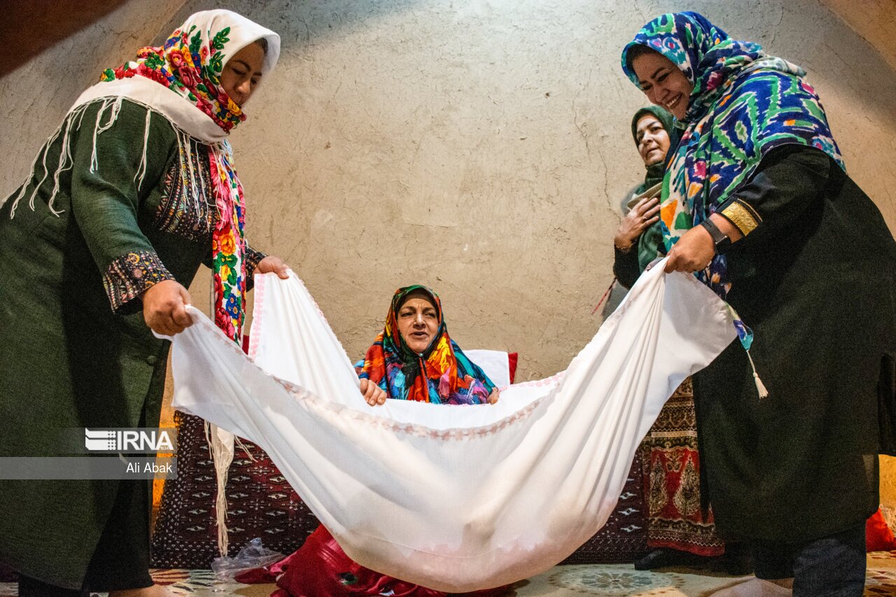 آیین گل غلتان در دامغان