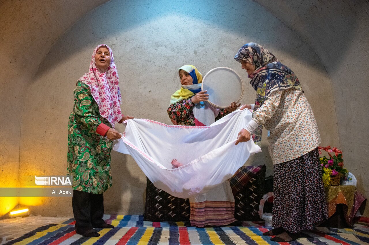 آیین گل غلتان در دامغان