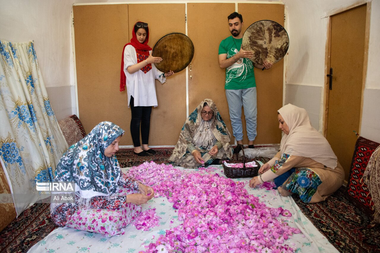 آیین گل غلتان در دامغان