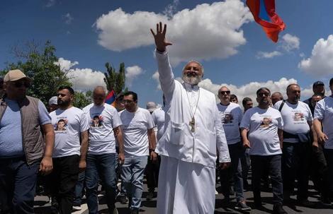 پلیس ارمنستان ۴۱ معترض را دستگیر کرد