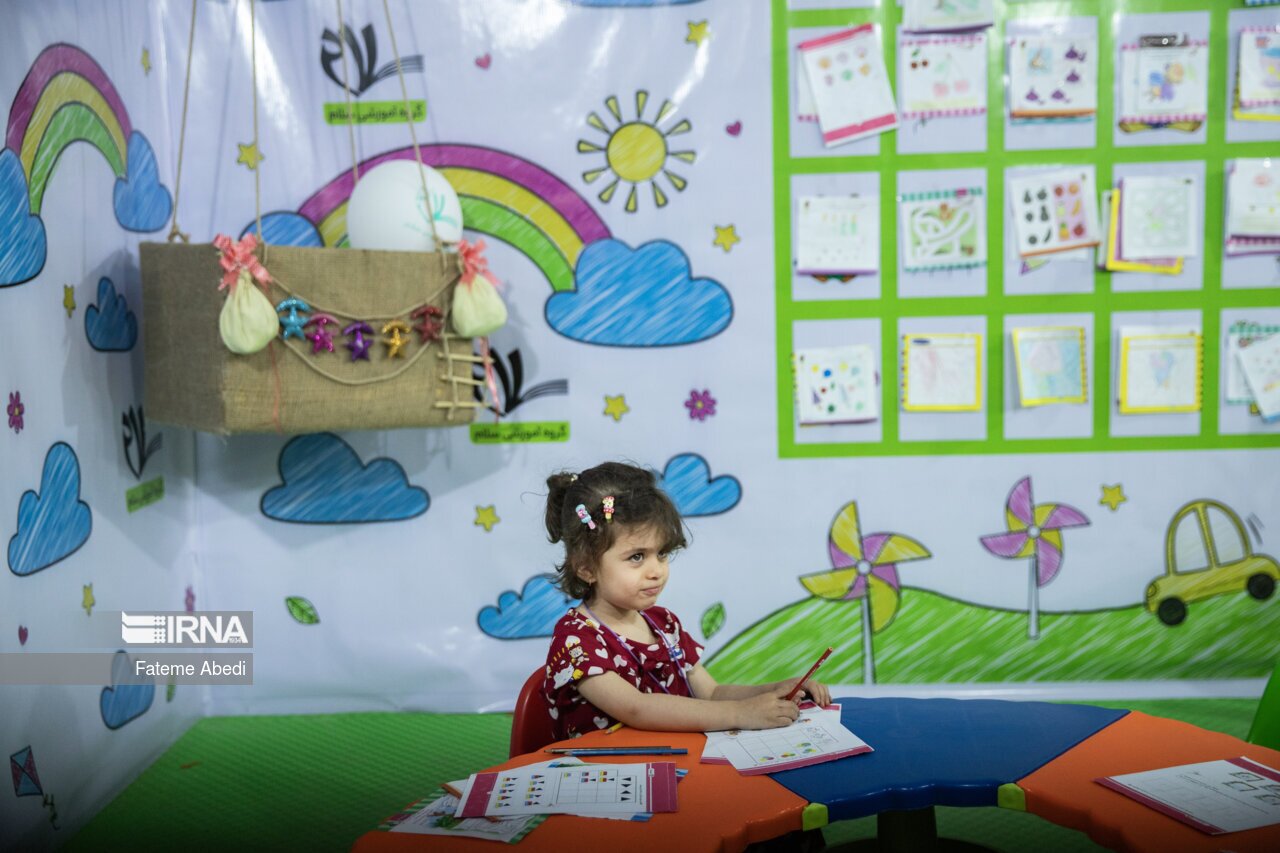 کودکان کتاب باز