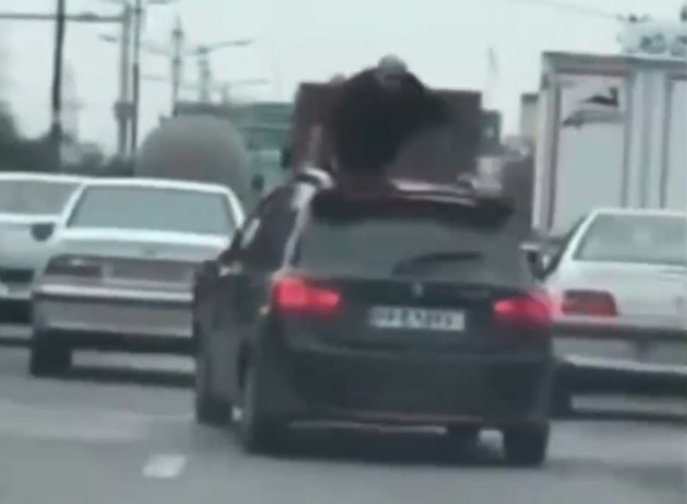 راننده، خفت گیر را این گونه روی کاپوت برد!