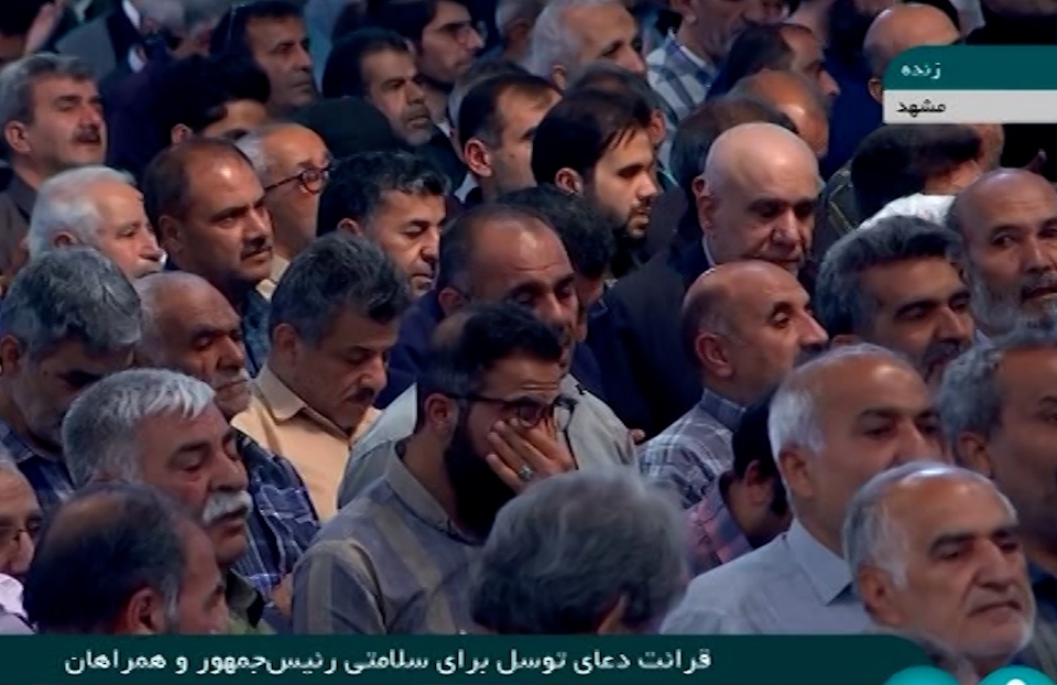 دعای توسل در حرم امام رضا برای سلامتی رئیسی