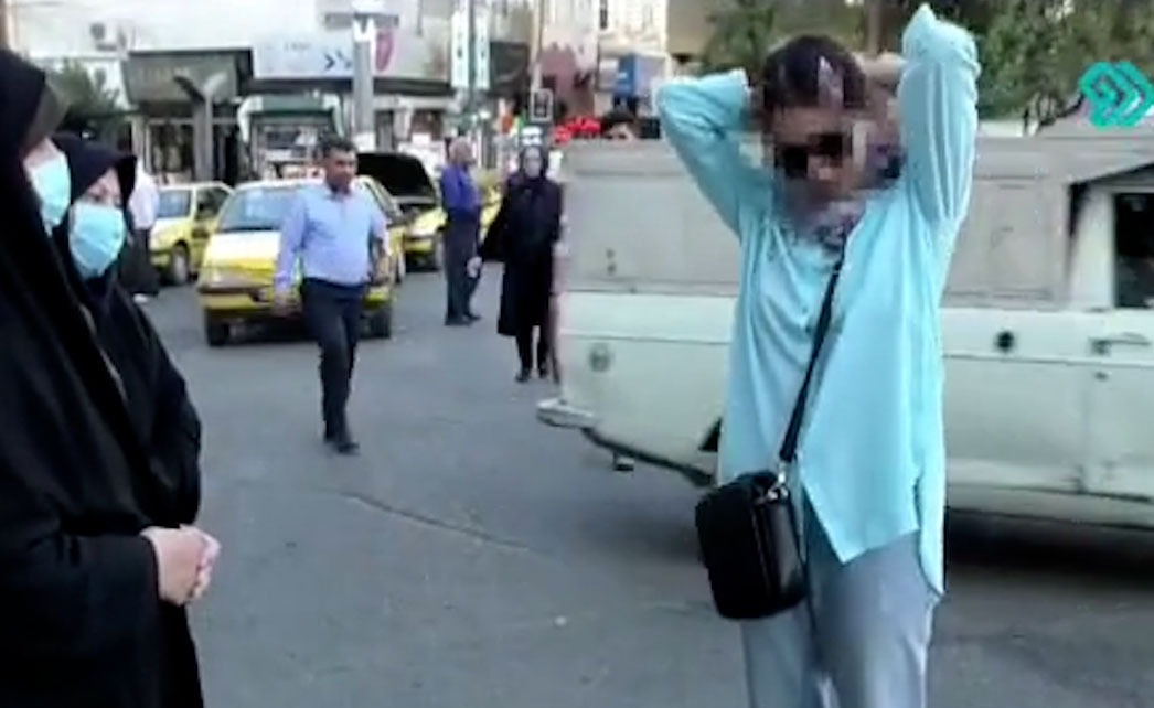 نمایش بی‌حجاب‌ها در تلویزیون؛ داریم از دست‌شان می‌میریم!