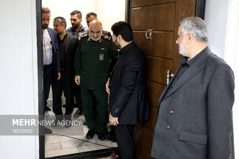 حضور فرمانده کل سپاه در منزل سرتیم حفاظت رئیسی
