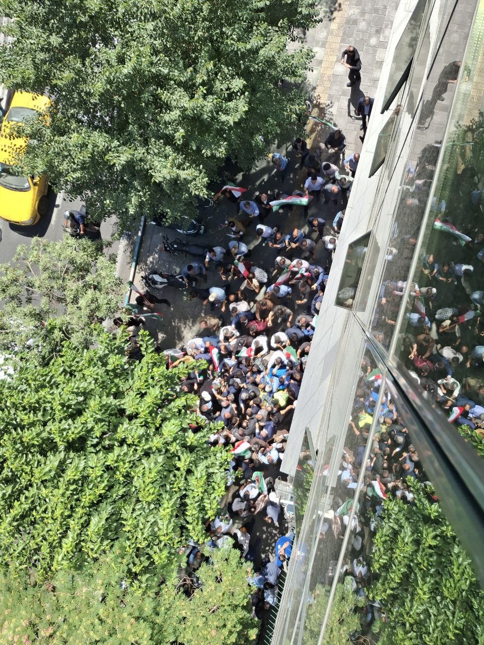 تصاویر هوایی؛ چند نفر همراه احمدی نژاد بودند؟
