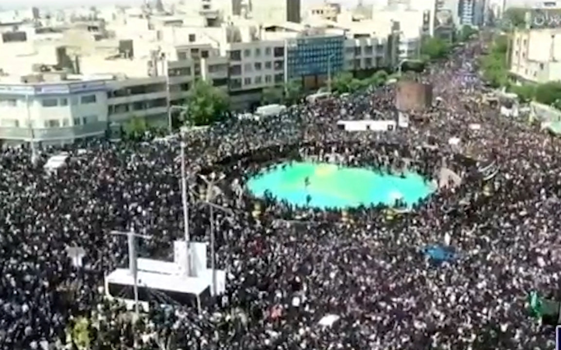 عظمت جمعیت در تشییع شهید رئیسی در میدان انقلاب