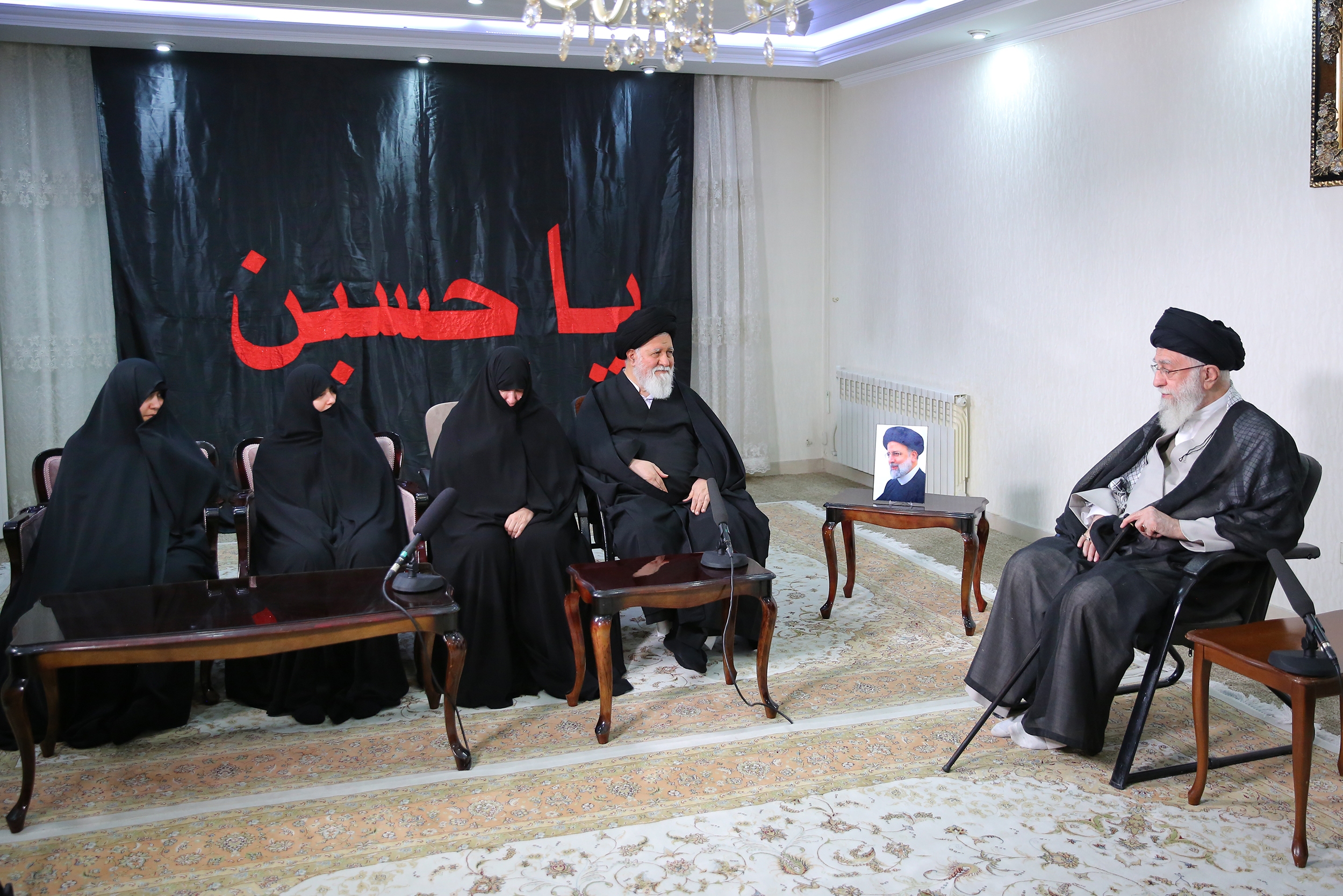 ویدیوی خاطره رهبر انقلاب در منزل شهید رئیسی