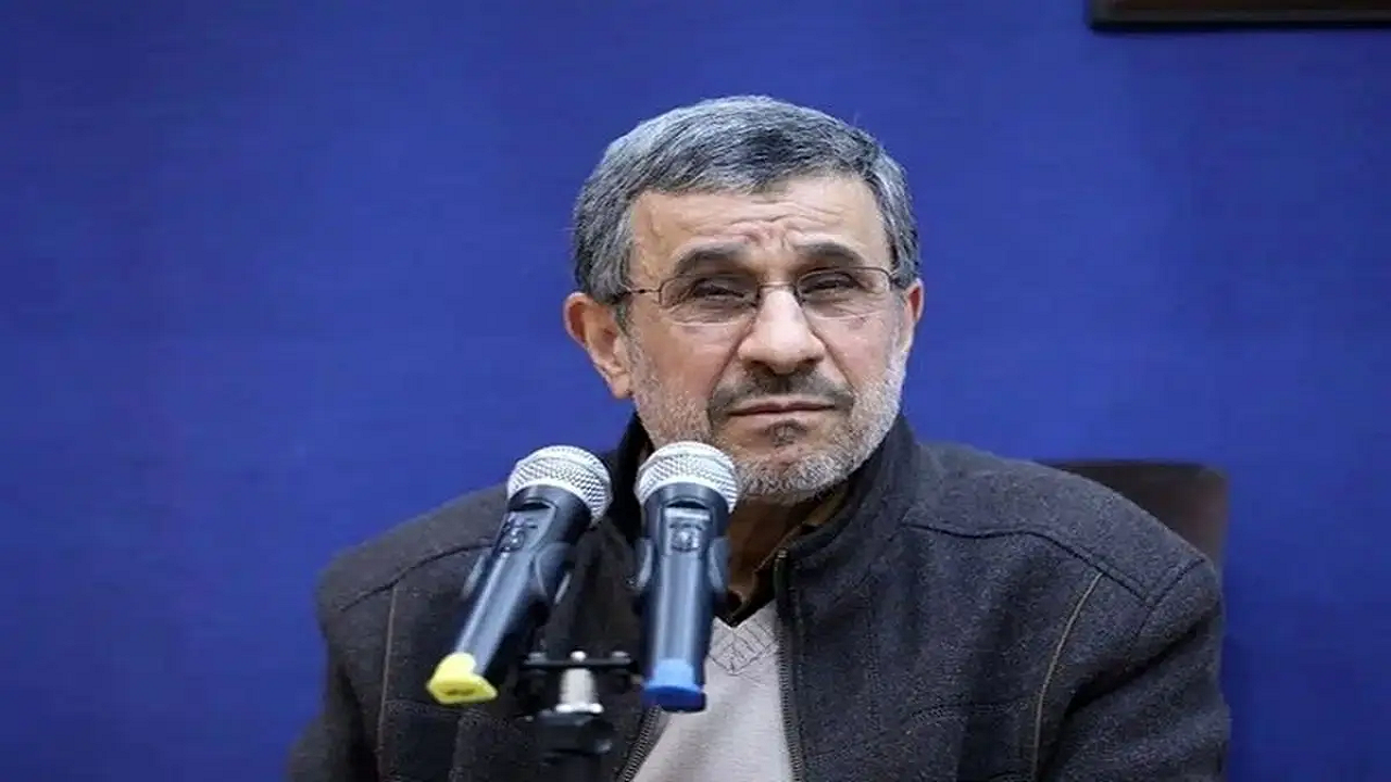 هم اکنون؛ سلفی احمدی نژاد در استانبول