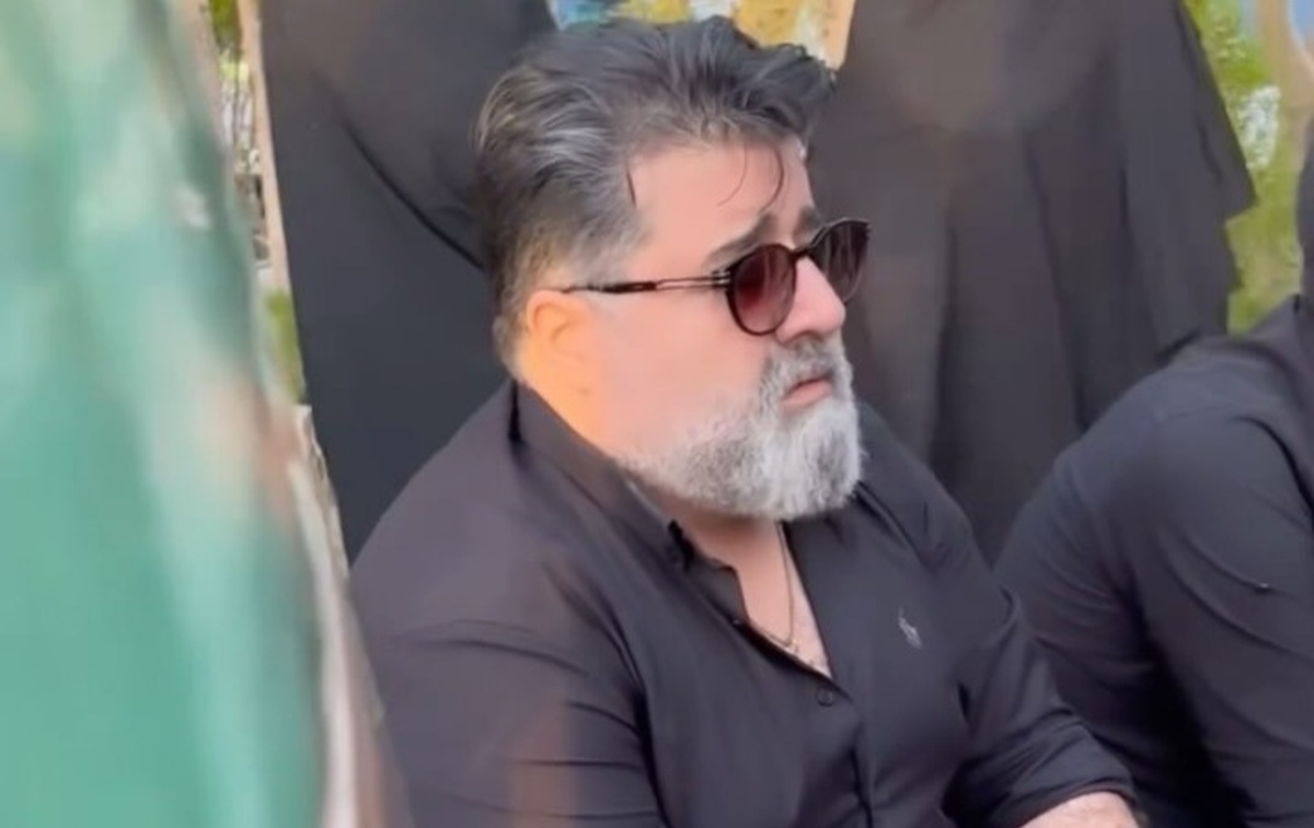 ویدیوی آواز دردناک مهدی یغمایی بر مزار برادرش