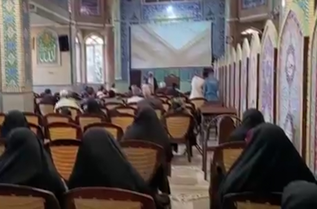 ویدیوی حرکت عجیب رسایی؛ جمعیت کم بود، سخنرانی نکرد!