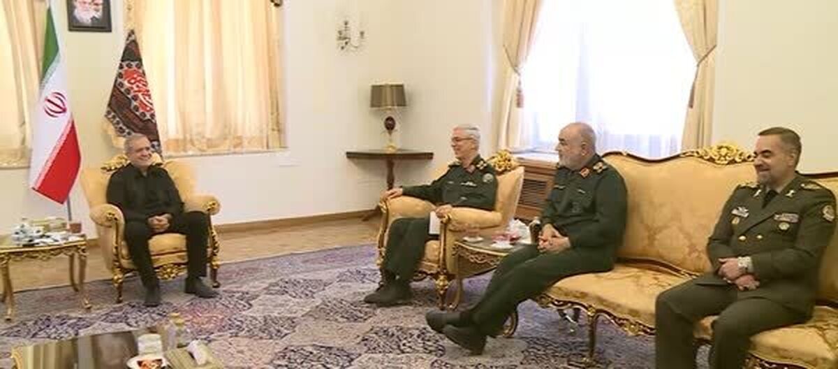 فرماندهان نظامی با پزشکیان دیدار کردند