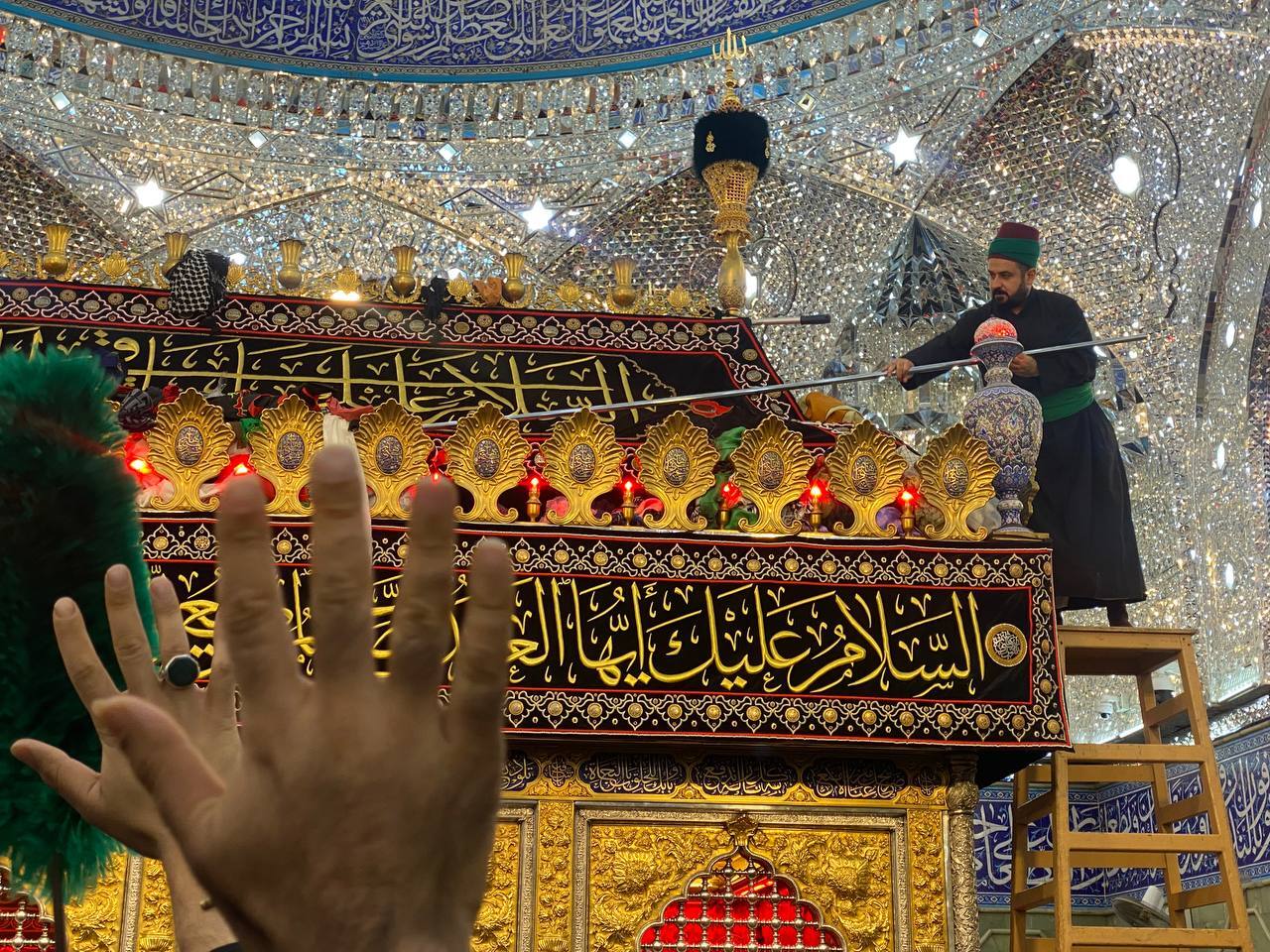 ندای لبیک یا عباس(ع) زائران حرم قمر بنی هاشم