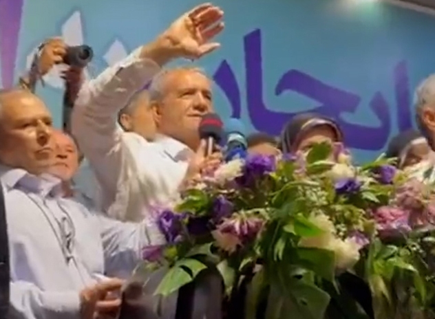 سکوت پزشکیان در واکنش توهین هوادارانش در تبریزی‌!