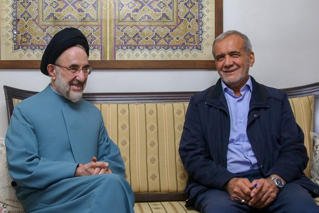 استدلال عجیب خاتمی برای پست دادن به پیرمرد ها در کابینه پزشکیان ؛ مصدق هم غشی بود!