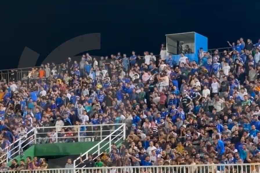 شعار هواداران استقلال علیه نکونام پس از گل پرسپولیس
