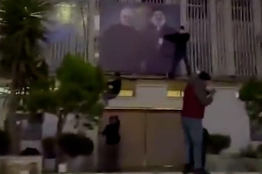 لحظات حمله تحریرالشام به سفارت ایران در دمشق
