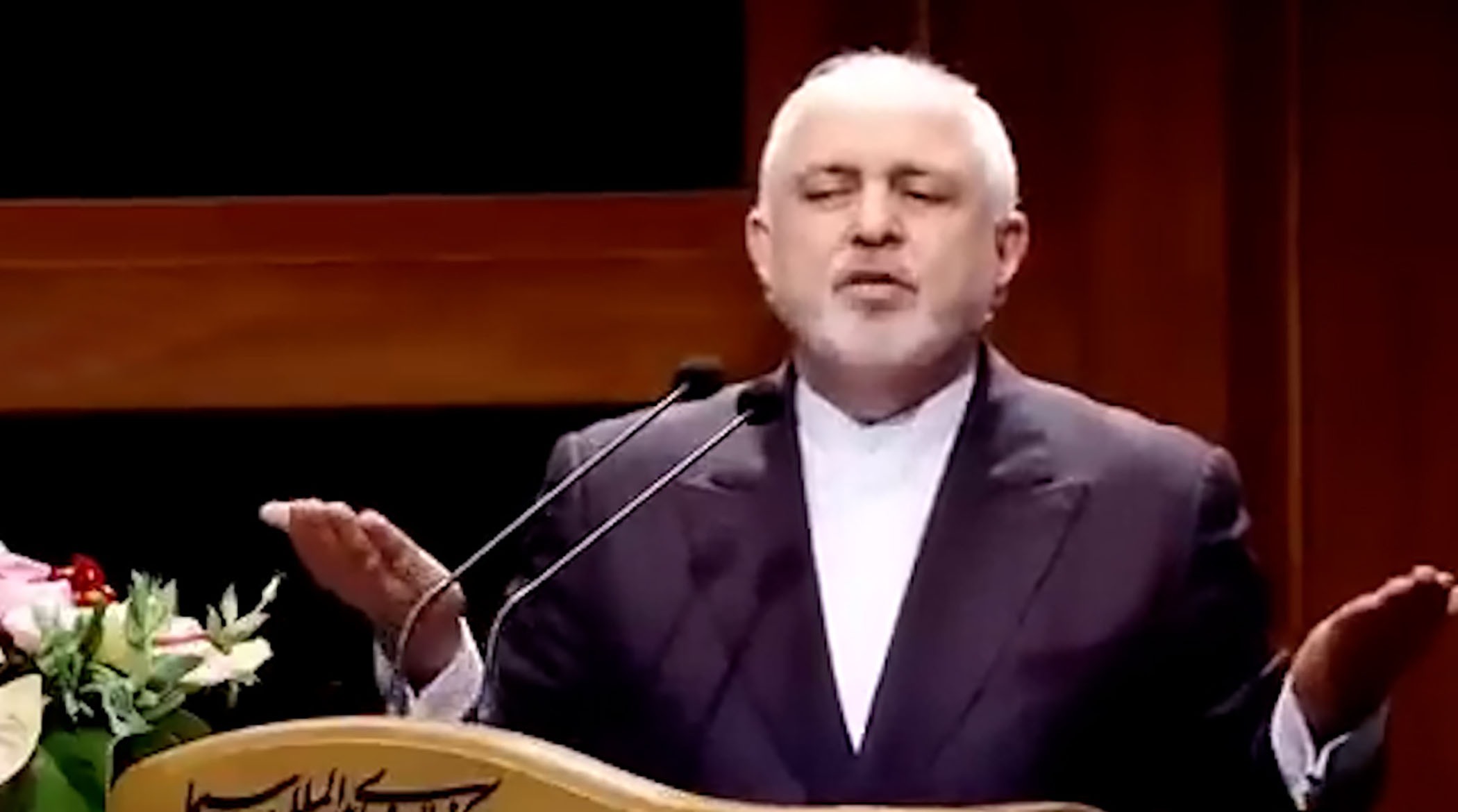 ظریف: سال 1404 می‌تواند سال پیروزی یا سقوط ما باشد!