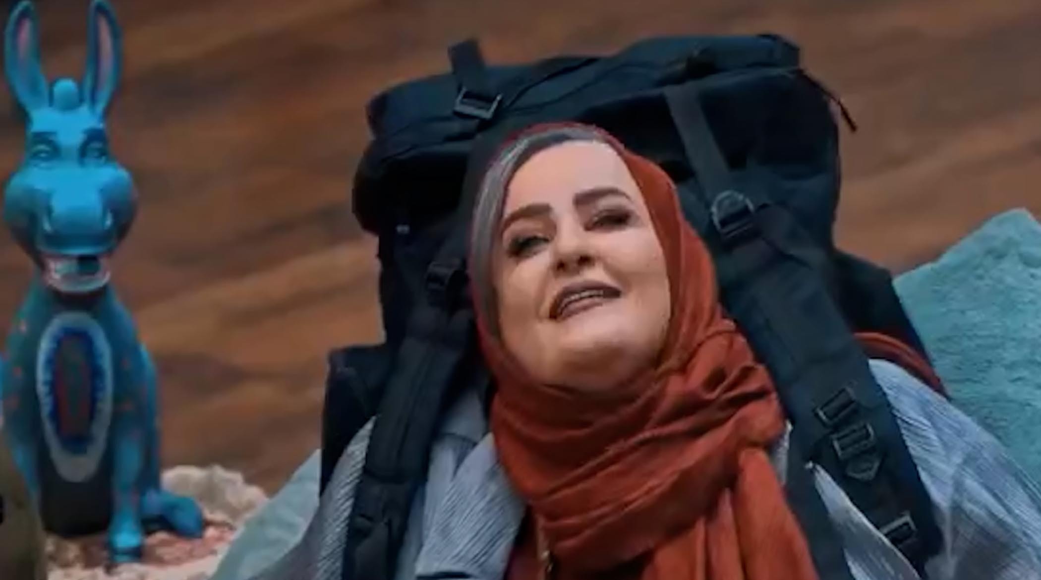 لحظات گیر کردن نعمیه نظام‌دوست روی صندلی!