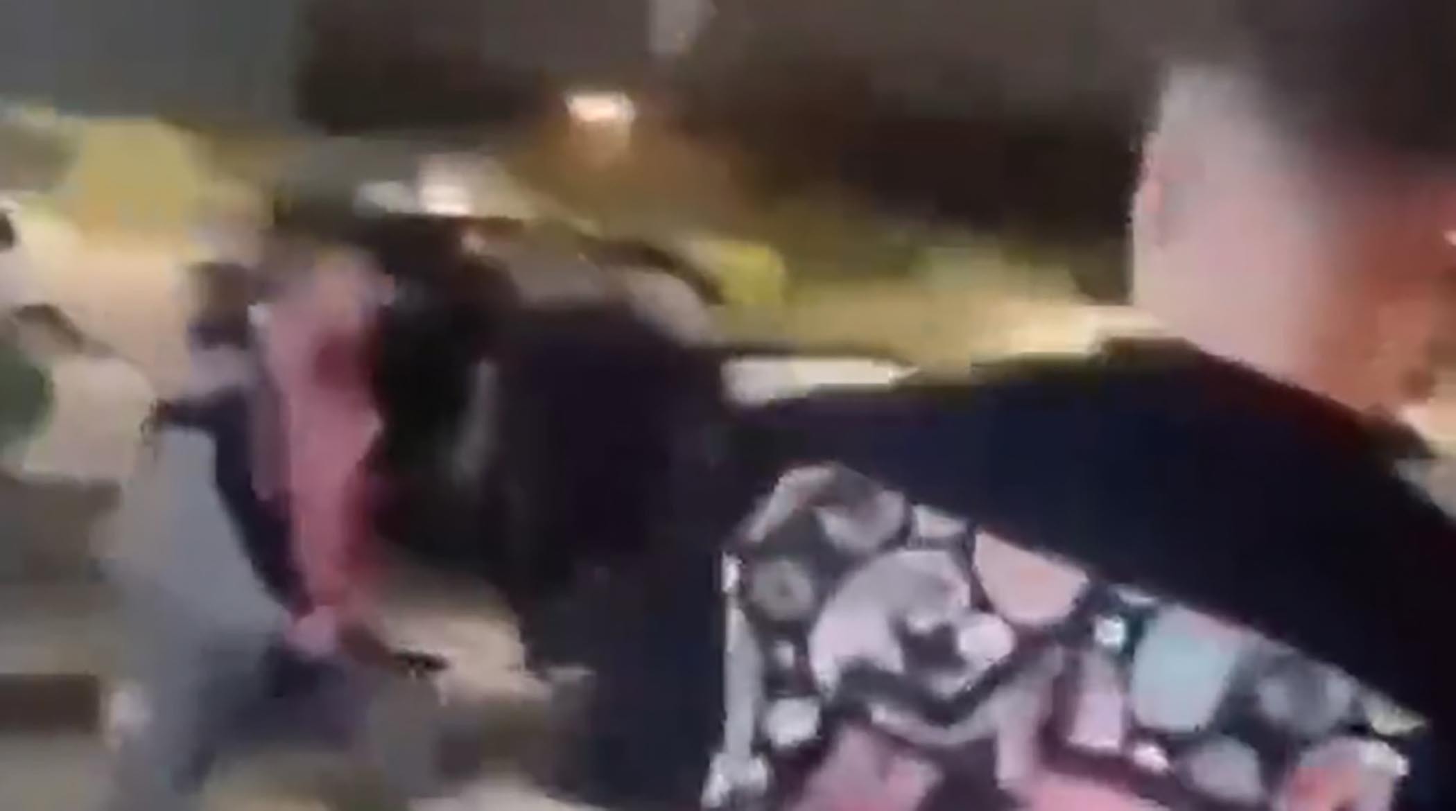 لحظات زد و خورد مسافران با چاقو و قمه در رشت