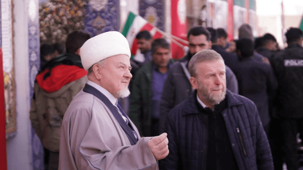 حضور زائران روسی بر سر مزار حاجقاسم + عکس