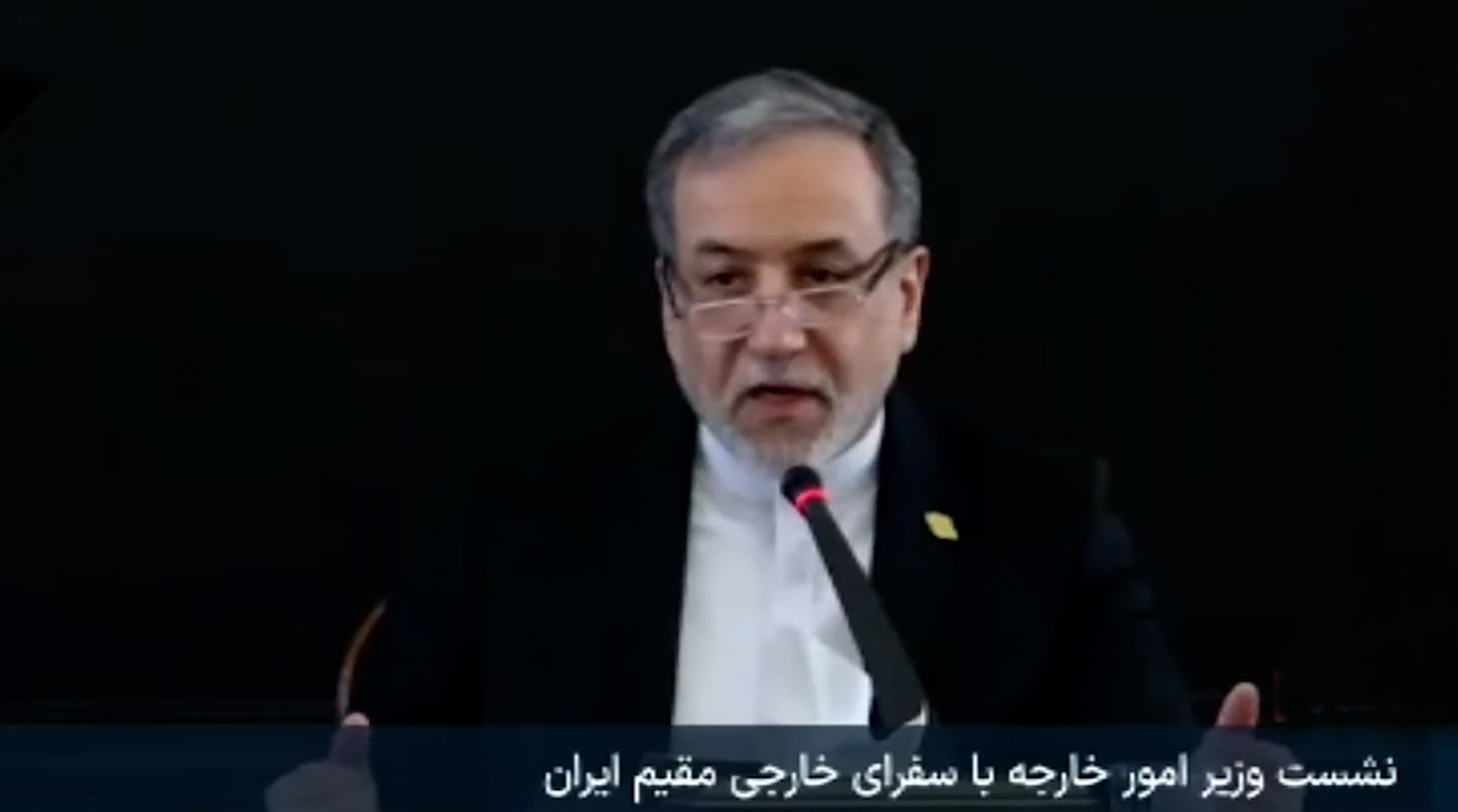 اعلام تعرفه آتش زدن مراکز و خودروهای پلیس توسط عراقچی: تیرخلاص زدند