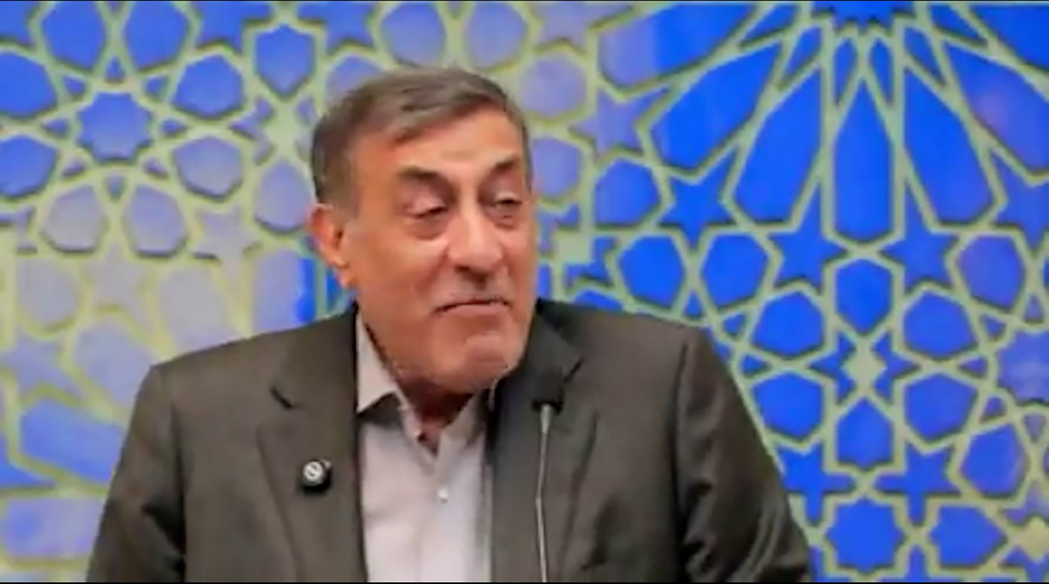طعنه سنگین معاون پزشکیان به رضا پهلوی: کودک بی‌وطن