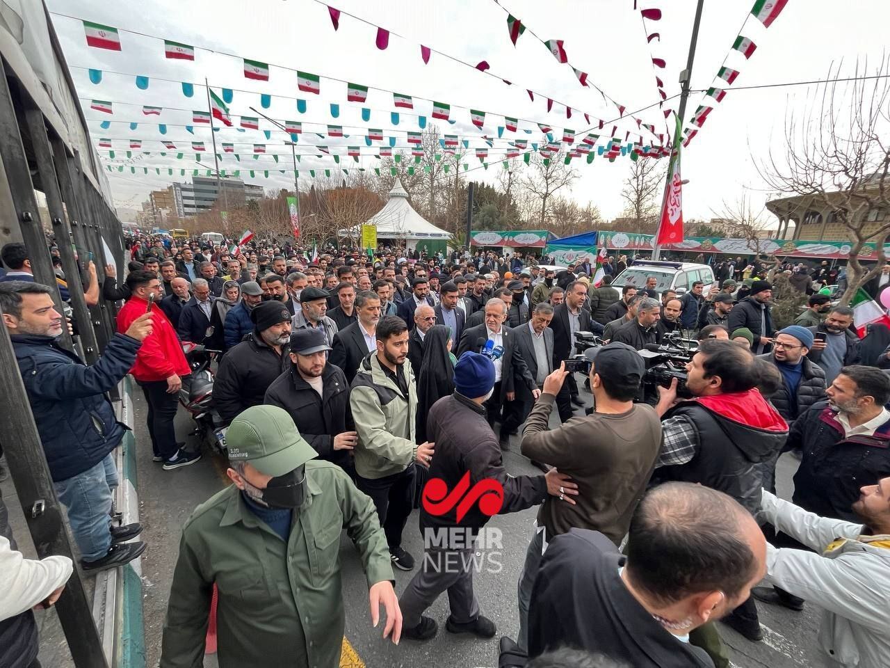 حضور رئیس‌جمهور در راهپیمایی ۲۲ بهمن