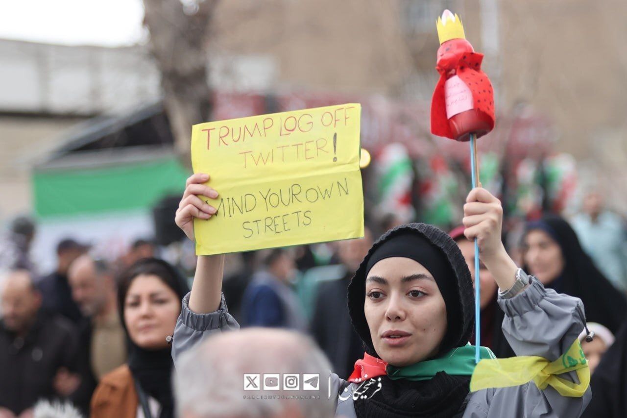 ربع پهلوی بالاخره تاج‌گذاری کرد