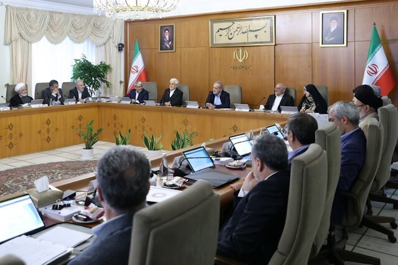 حضور مقامات دولت در چهلم جانباختگان حوادث دی‌ماه