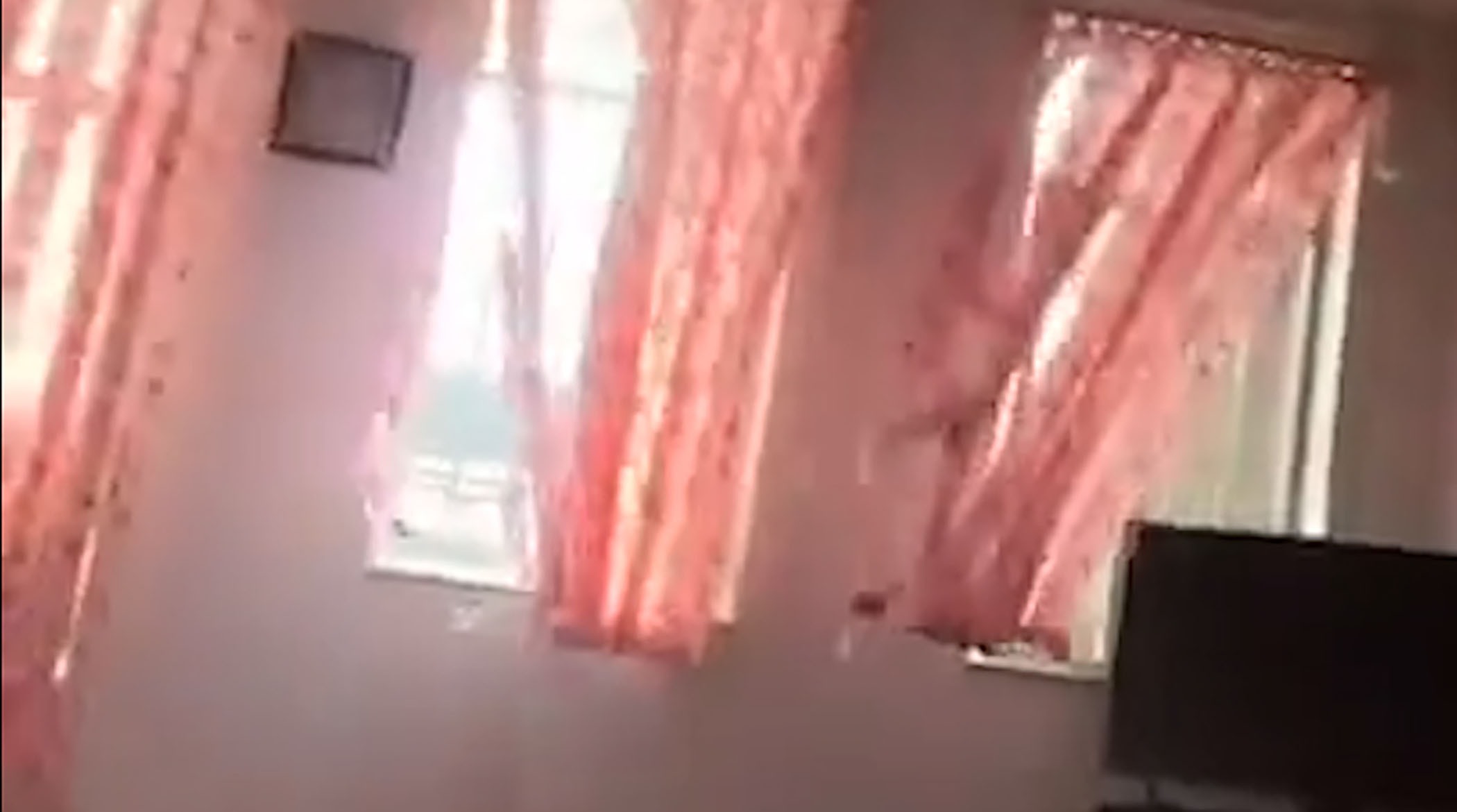 تصاویری که نشان می‌دهد چرا نباید زمان بمباران کنار پنجره رفت