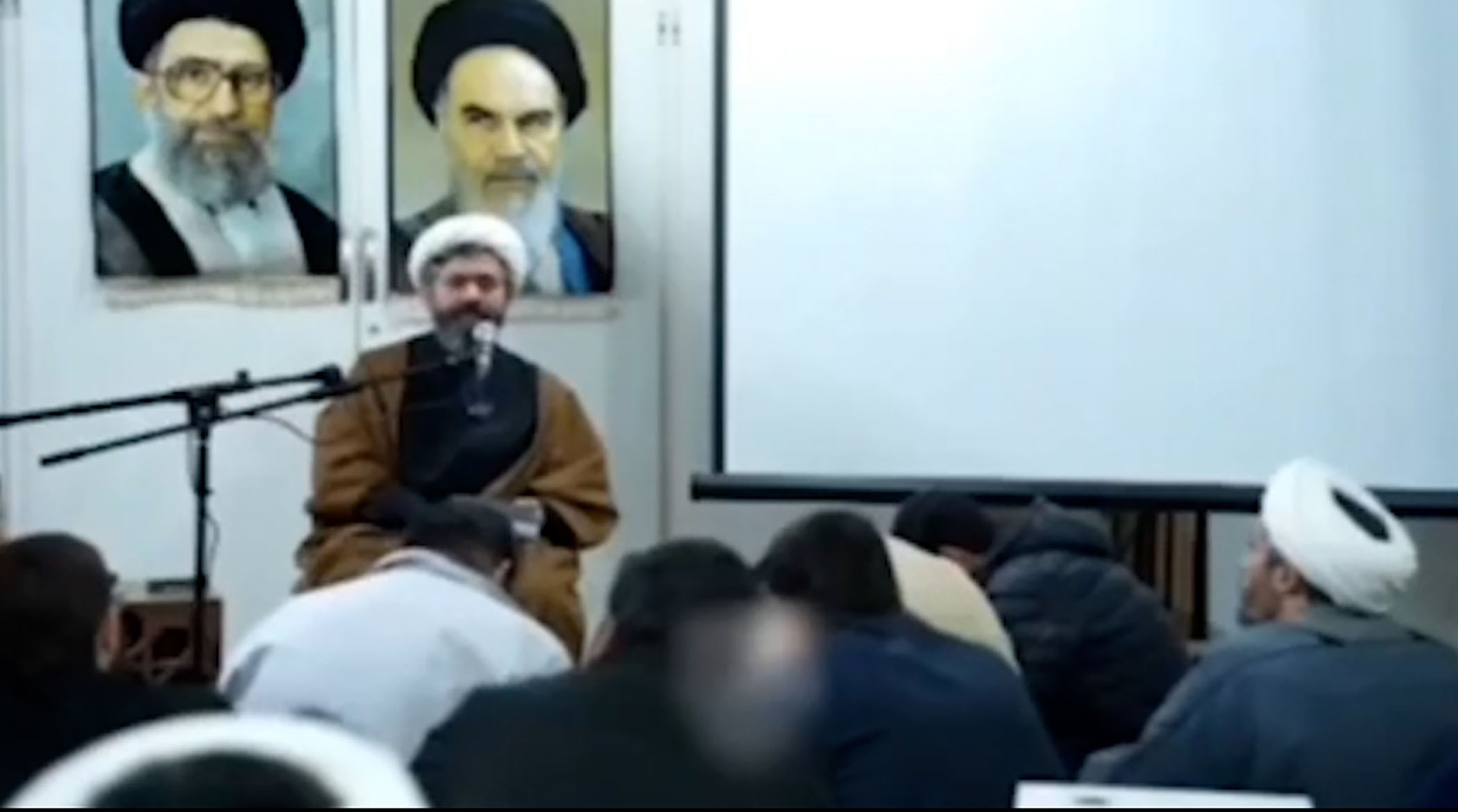 لحظه اصابت موشک به نزدیکی یک سخنرانی مذهبی