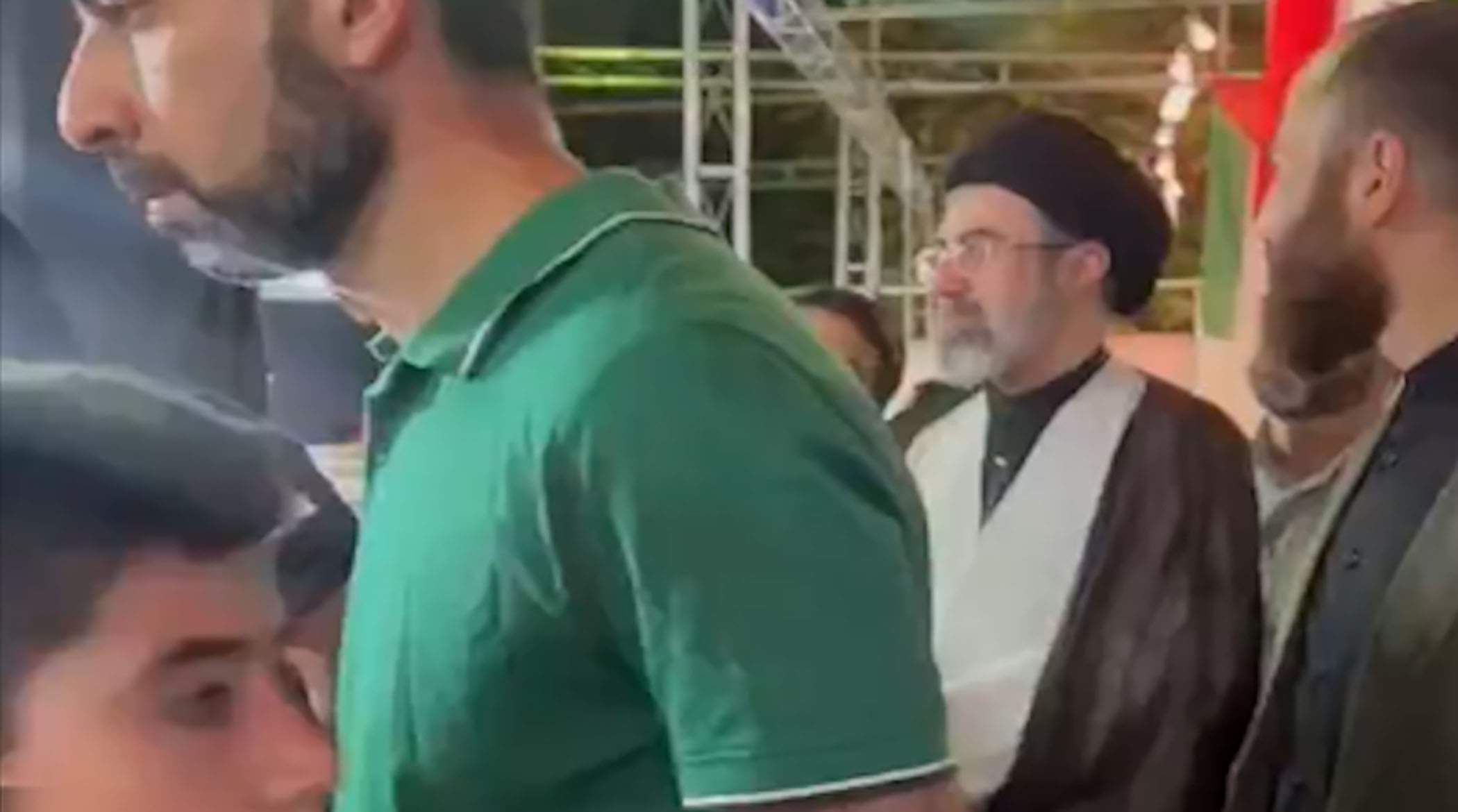 ویدیویی از آیت الله مجتبی خامنه‌ای که تحسین همگان را در پی داشت