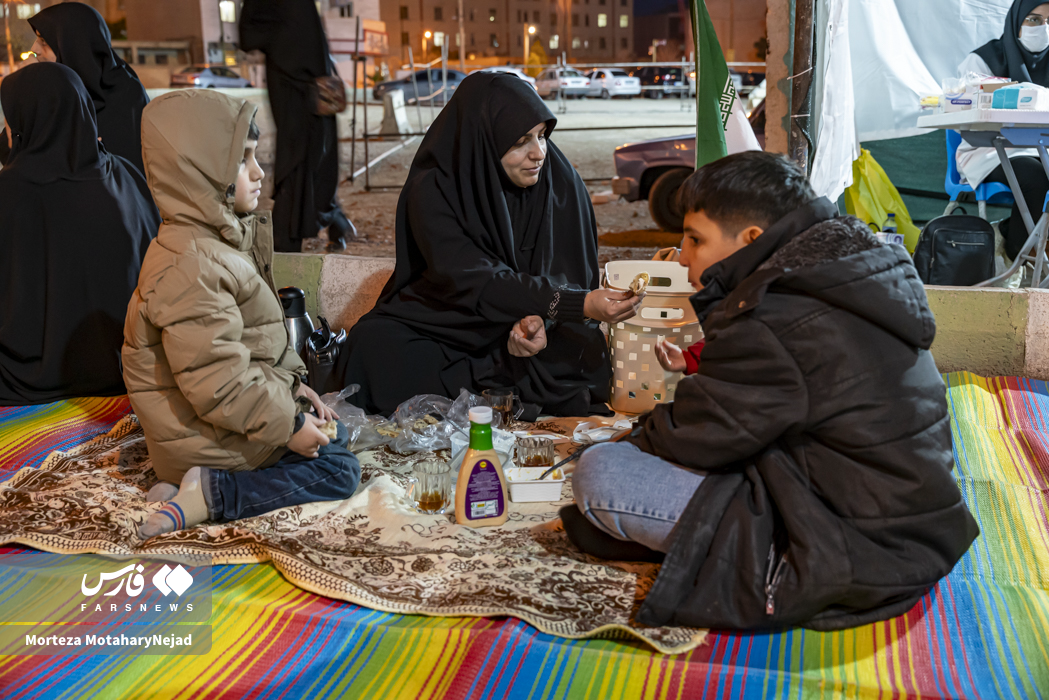 عکس: افطار در میدان