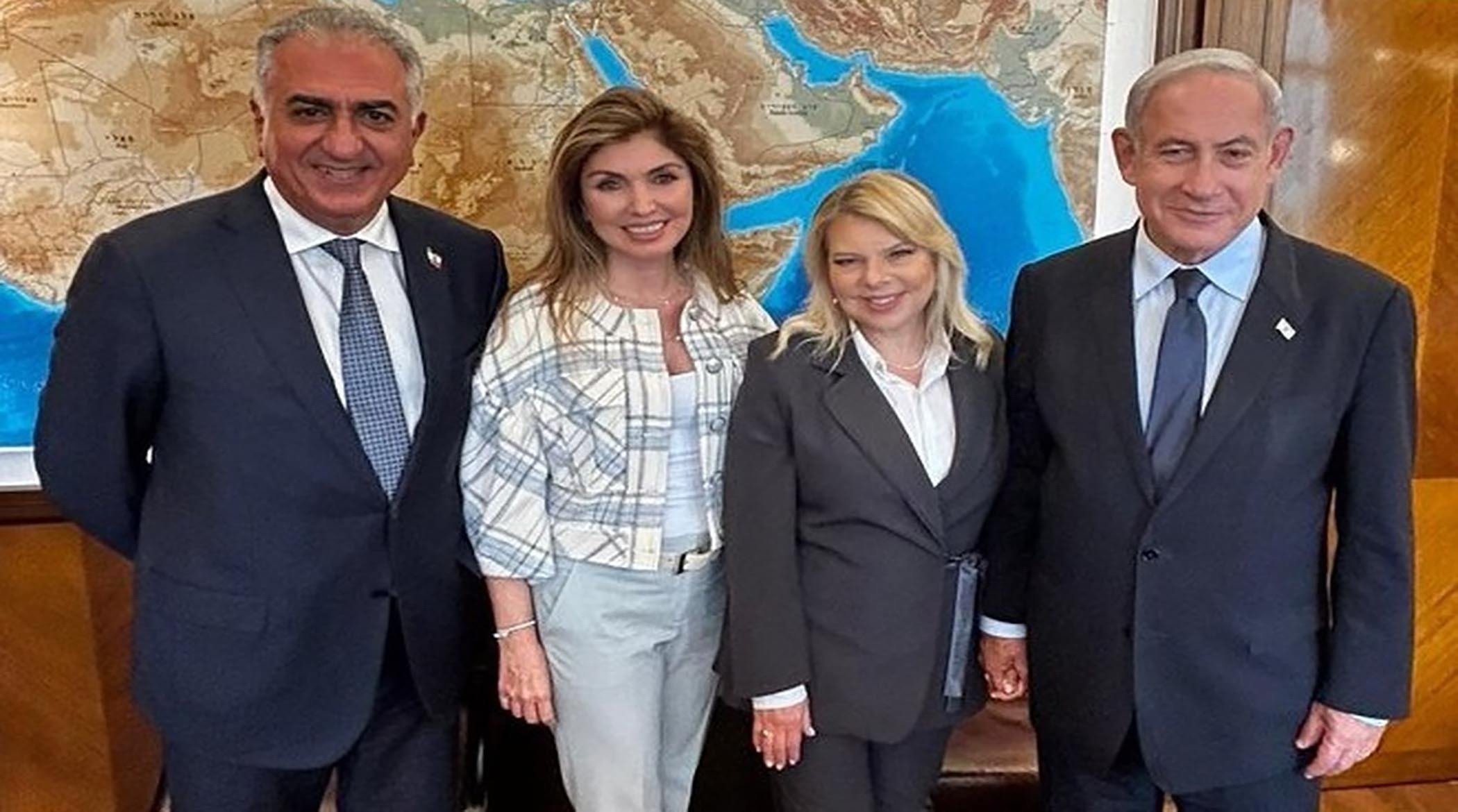 مشاور رضا پهلوی: از هر ابله و بی‌سوادی ابله‌تر است!
