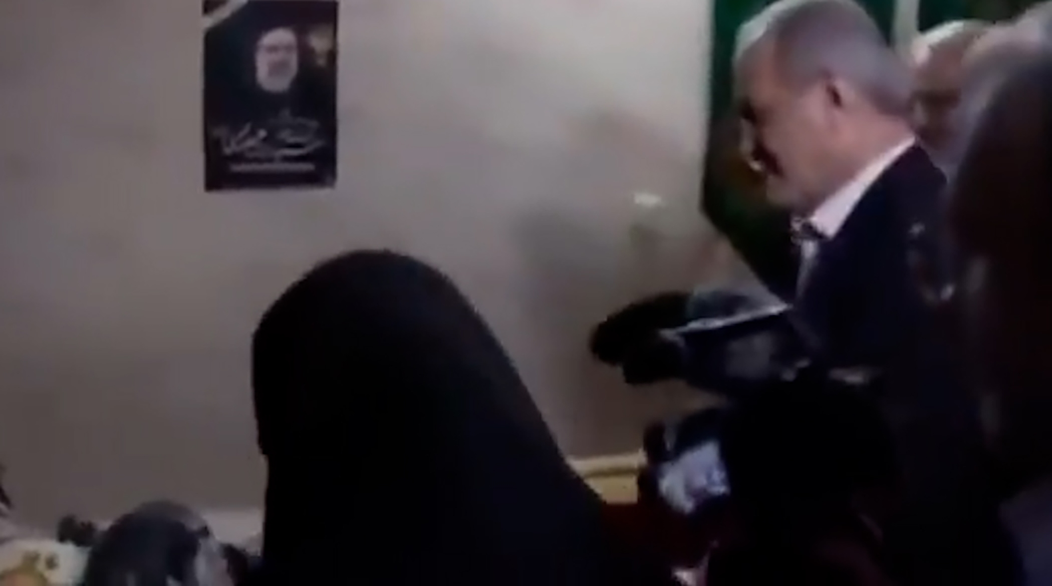 مادر رئیسی خطاب به پزشکیان: سوار هلیکوپتر نشو