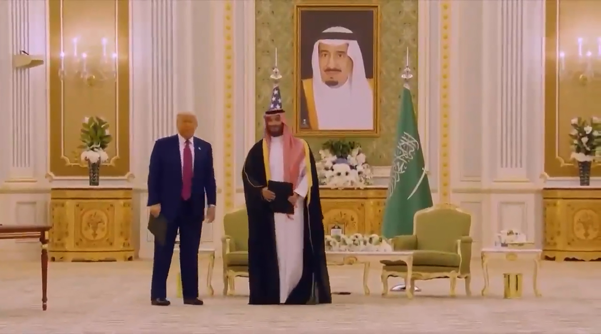 سخنان عجیب ترامپ حین امضای قرارداد با محمد بن سلمان + زیرنویس